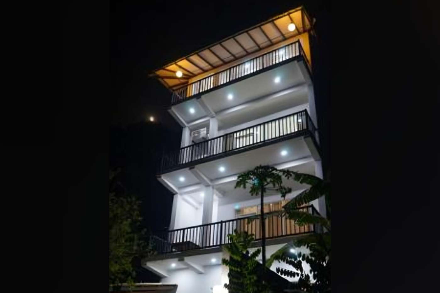 Image of  Pinnawala Elephant Front View Hotel 