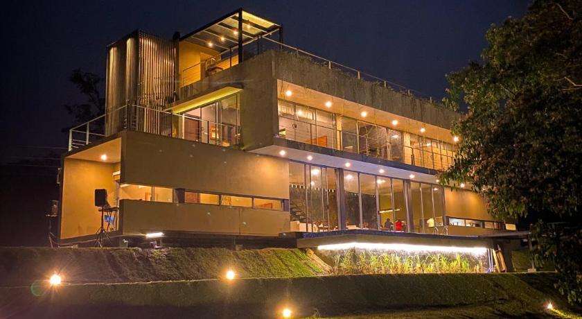Image of  Escala Lake 