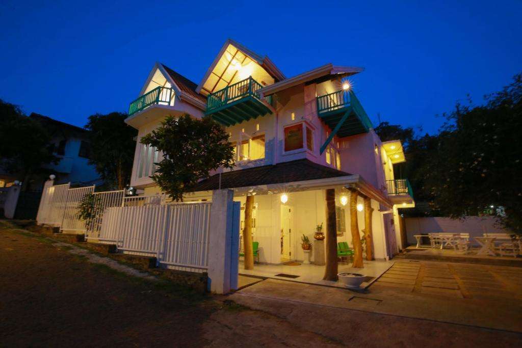 Image of  Ceylon House By Sunrise 
