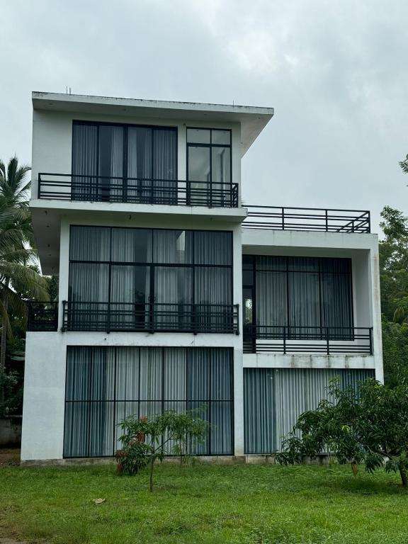 Image of  Pearl White Residency 