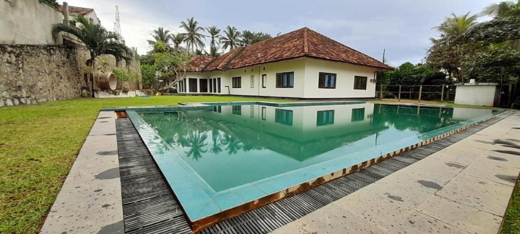 Image of  Isuru Holiday Inn 