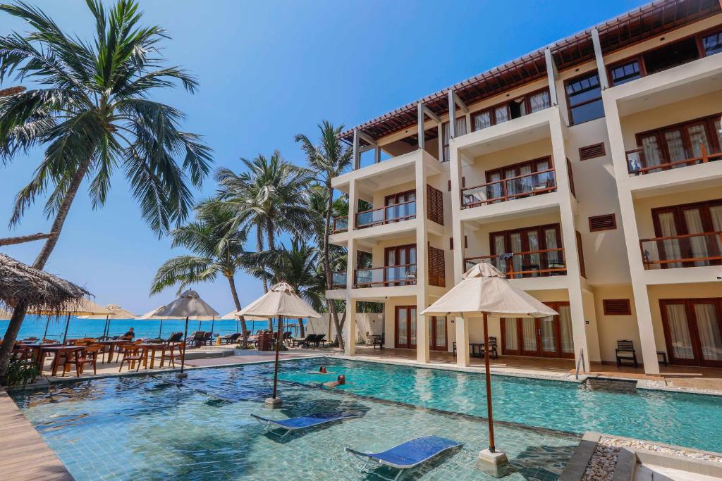 Image of  Sapphire Seas Beachfront Hotel 