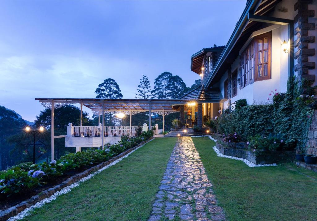 Image of  Manuel Manor 