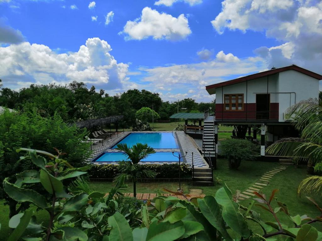 Image of  Eco Hotel Black & White 