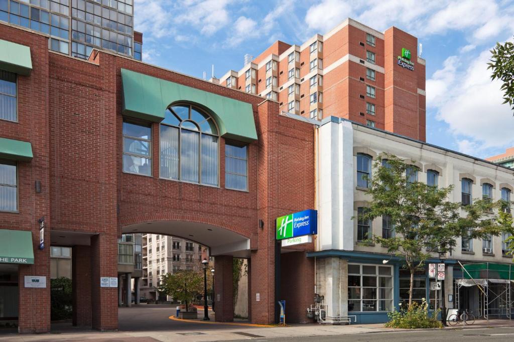 Image of  Holiday Inn Express Toronto 