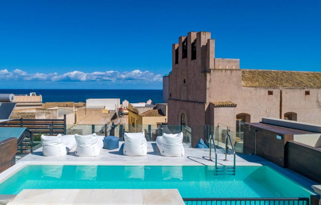 Image of  Azzoli Trapani - Adults Only 
